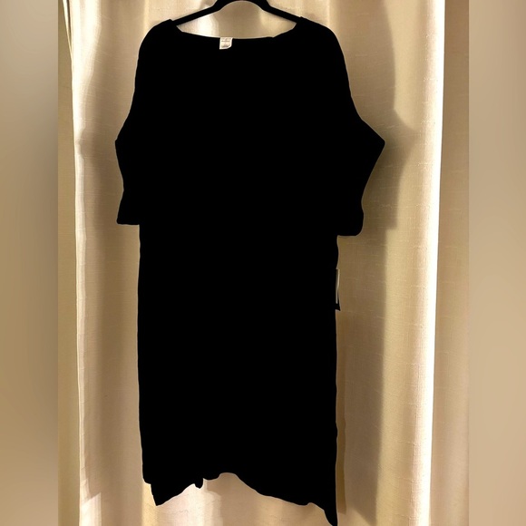 Melrose and Market Dresses & Skirts - NWT 100% rayon Melrose & Market draped shift dress with side slits - 1x